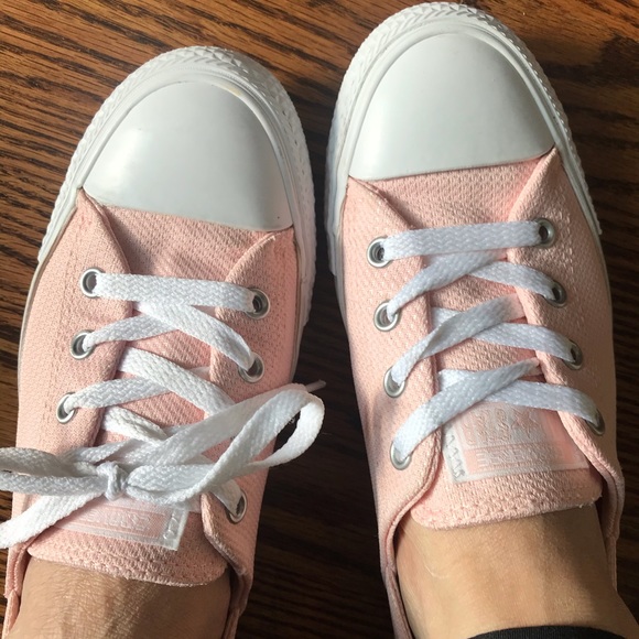 converse peach pink